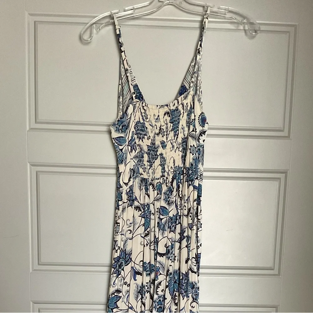 Mediterranean Tile Floral Maxi Dress - Picture 6 of 7